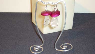 boucles d`oreilles boutons violets et verre polis