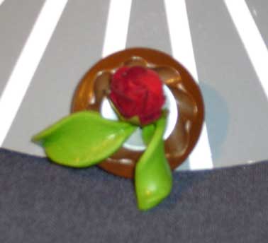 broche bouton marron rose et feuilles