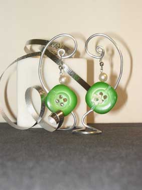 boucles d`oreilles boutons verts, 1 fleur